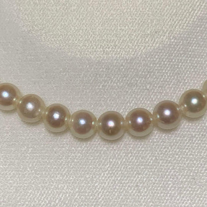 Akoya pearl necklace with silver clasp showing 7mm pearls on a 43 cm strand