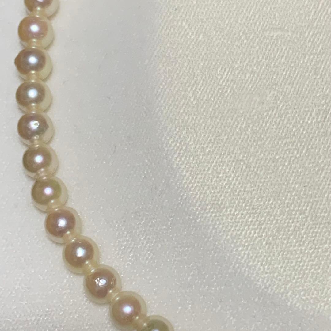 Akoya pearl necklace with silver clasp showing 7mm pearls on a 43 cm strand