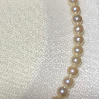 Akoya pearl necklace with silver clasp showing 7mm pearls on a 43 cm strand