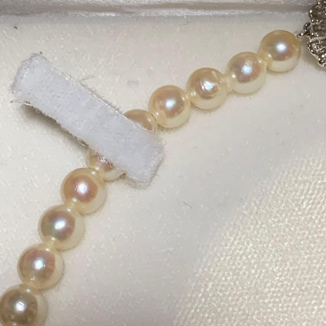 Akoya pearl necklace with silver clasp showing 7mm pearls on a 43 cm strand