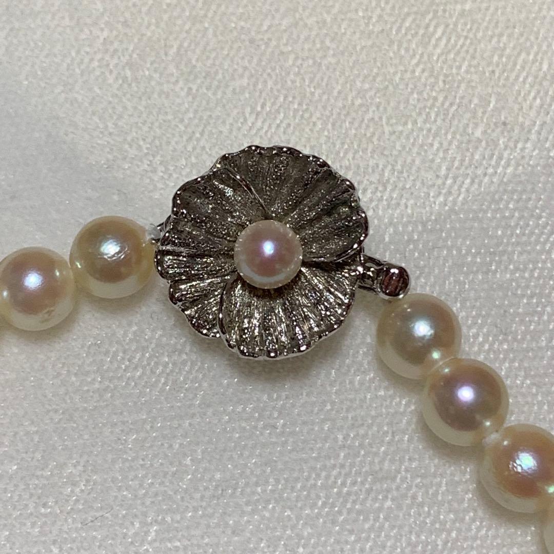 Akoya pearl necklace with silver clasp showing 7mm pearls on a 43 cm strand