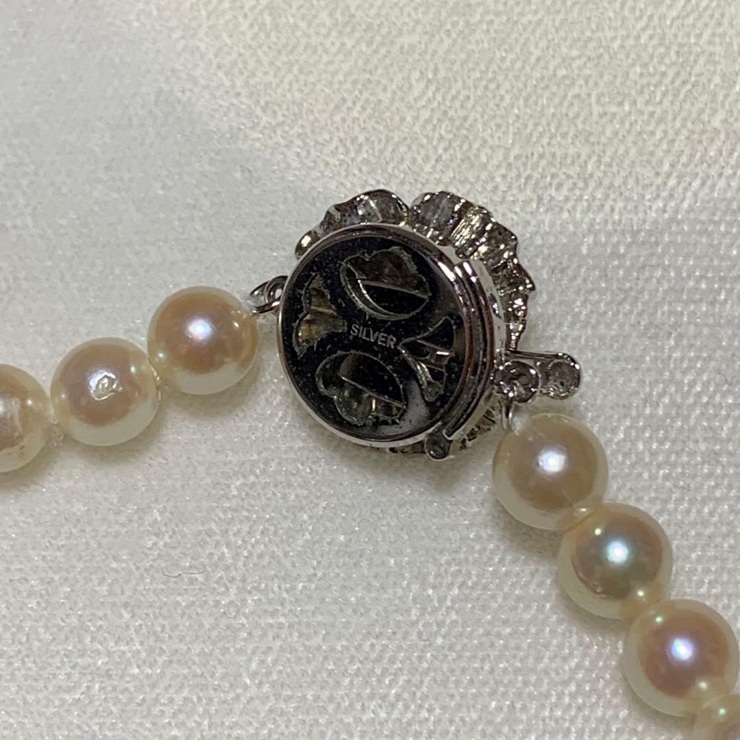 Akoya pearl necklace with silver clasp showing 7mm pearls on a 43 cm strand