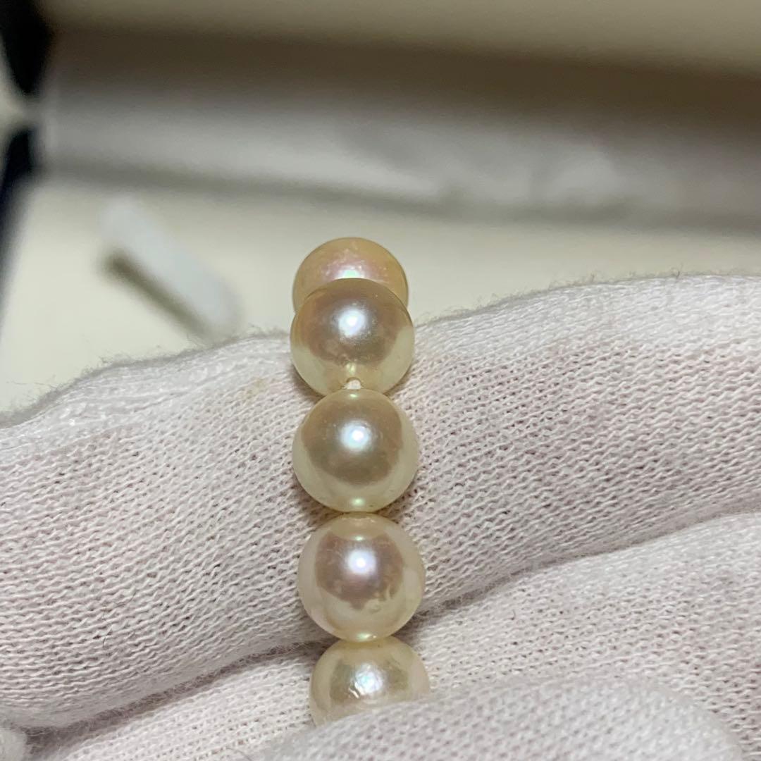 Akoya pearl necklace with silver clasp showing 7mm pearls on a 43 cm strand