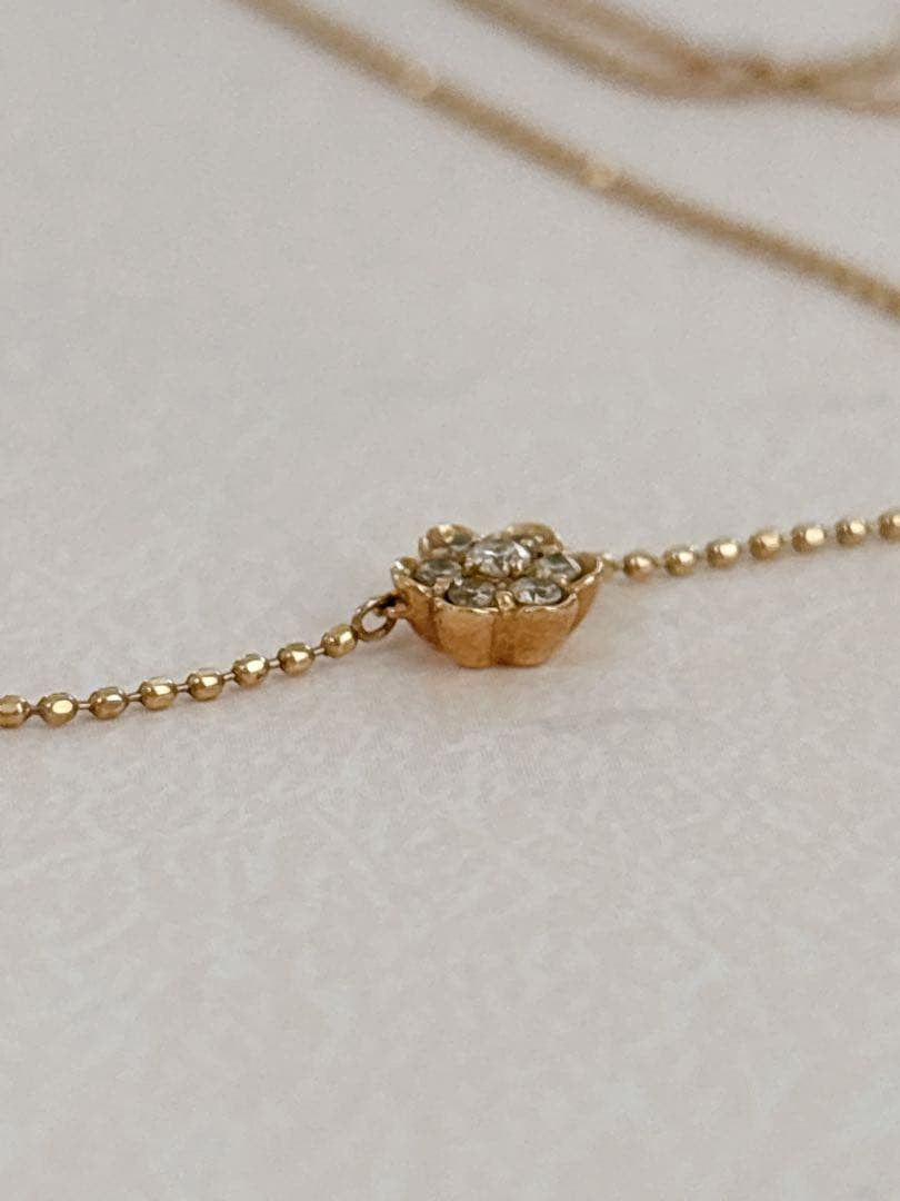 Agete flower motif necklace with 0.08ct diamond and adjustable 40.5 cm chain on white background