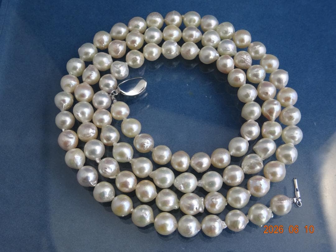 Akoya pearl necklace with 8-8.5 mm baroque pearls and silver clasp, 83 cm (32.7 in) long