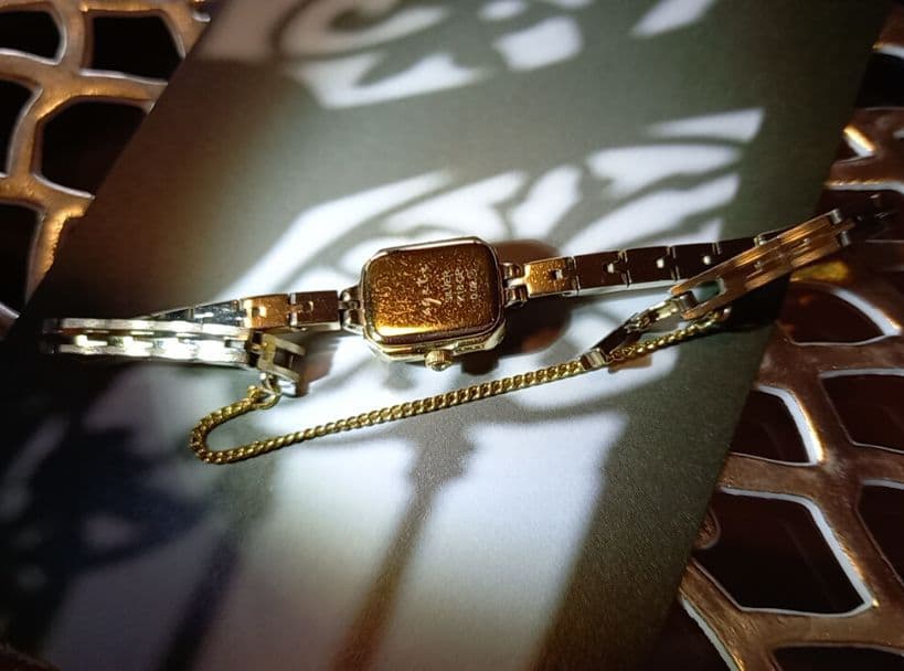 Agete Vintage Four-Piece Set with diamond accents, K18GP material, used watch with chipped glass, and new replacement chain