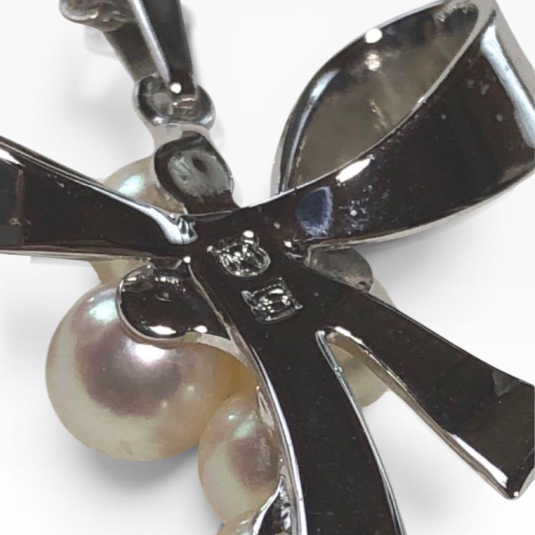 Mikimoto pearl pendant necklace with silver ribbon design and five pearls on a 40.5cm chain