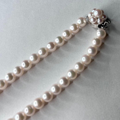 Tasaki Akoya pearl necklace with 6.0-6.5mm white round pearls, 42cm length, silver clasp, all knot style setting