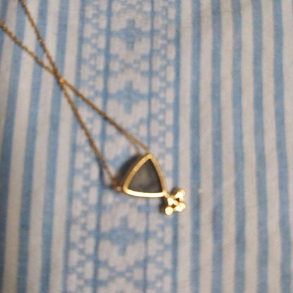 Agat necklace with labradorite and diamond pendant on 40.5 cm K18YG gold chain with extender