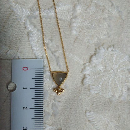 Agat necklace with labradorite and diamond pendant on 40.5 cm K18YG gold chain with extender