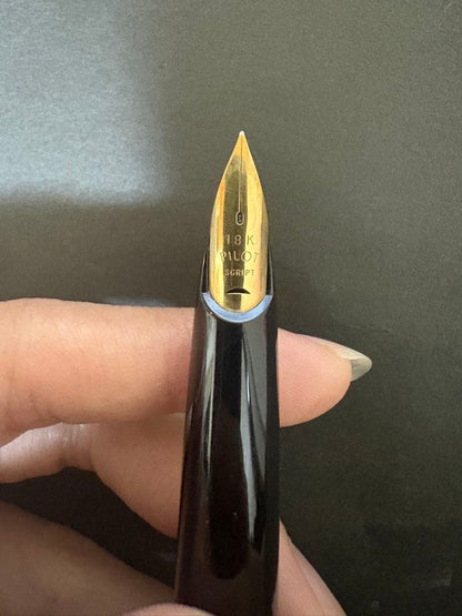 Pilot fountain pen and mechanical pencil set with large 18K nib and 18K pen body in classic design
