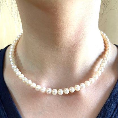 Natural white Akoya pearl necklace with 6 to 6.5mm pearls, approximately 42cm long