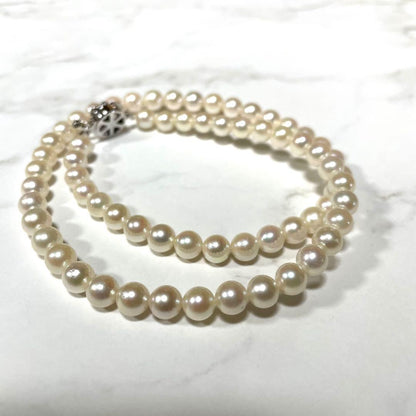 Natural white Akoya pearl necklace with 6 to 6.5mm pearls, approximately 42cm long