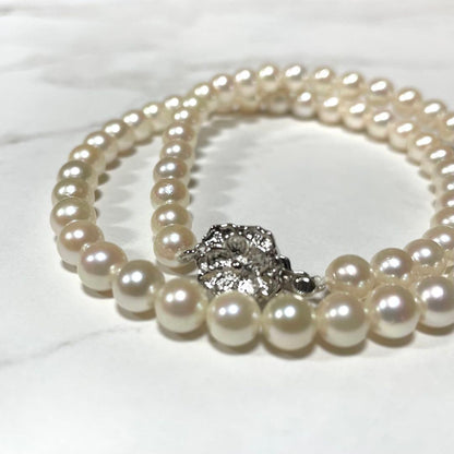 Natural white Akoya pearl necklace with 6 to 6.5mm pearls, approximately 42cm long