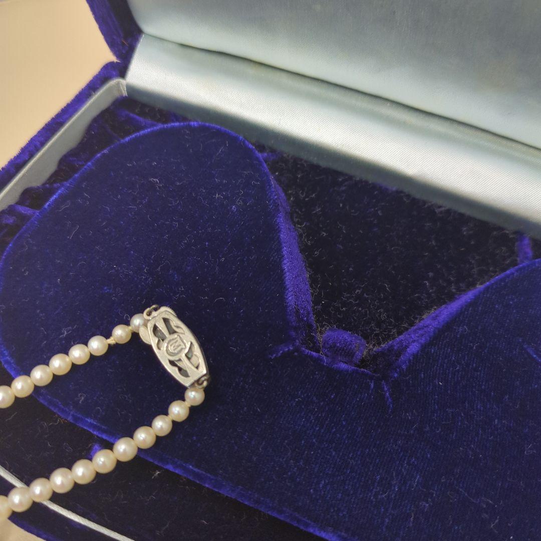 Old Mikimoto genuine pearl necklace with 7mm pearls measuring 38 cm in length