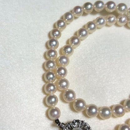 Akoya pearl necklace with 7.0-6.5 mm genuine pearls and silver clasp, 41 cm length