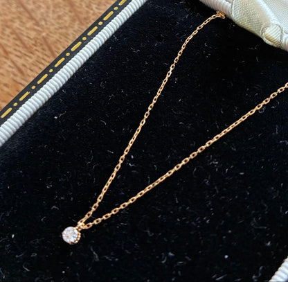 Agat 18K gold diamond necklace with 0.05CT stones and adjustable 40 cm chain