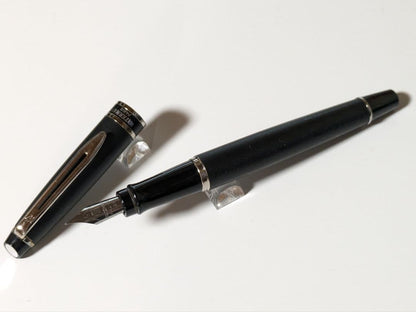WATERMAN Expert fountain pen with extra fine steel nib in matte black with converter and box