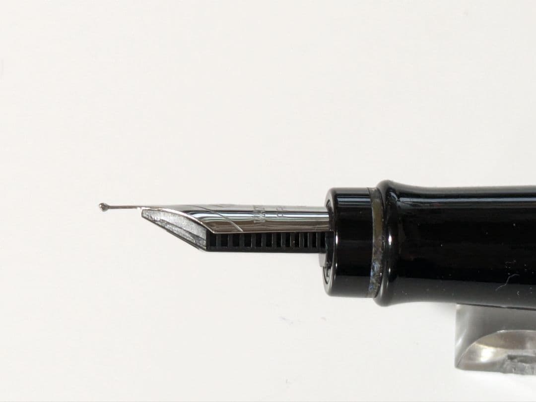 WATERMAN Expert fountain pen with extra fine steel nib in matte black with converter and box