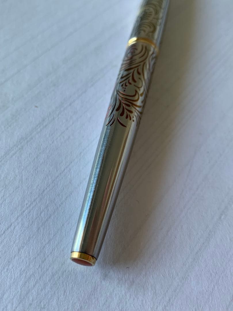 Pilot Lady Karakusa fountain pen 1970s model with 18k750 nib showing grip stained area