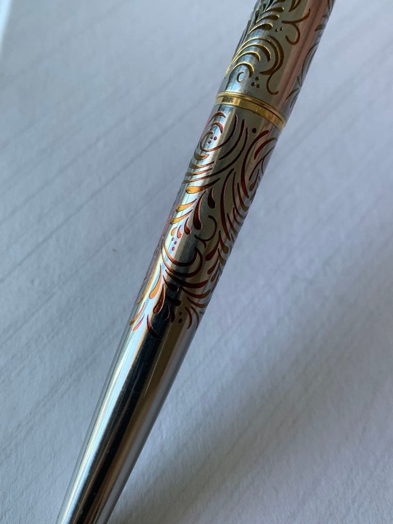 Pilot Lady Karakusa fountain pen 1970s model with 18k750 nib showing grip stained area