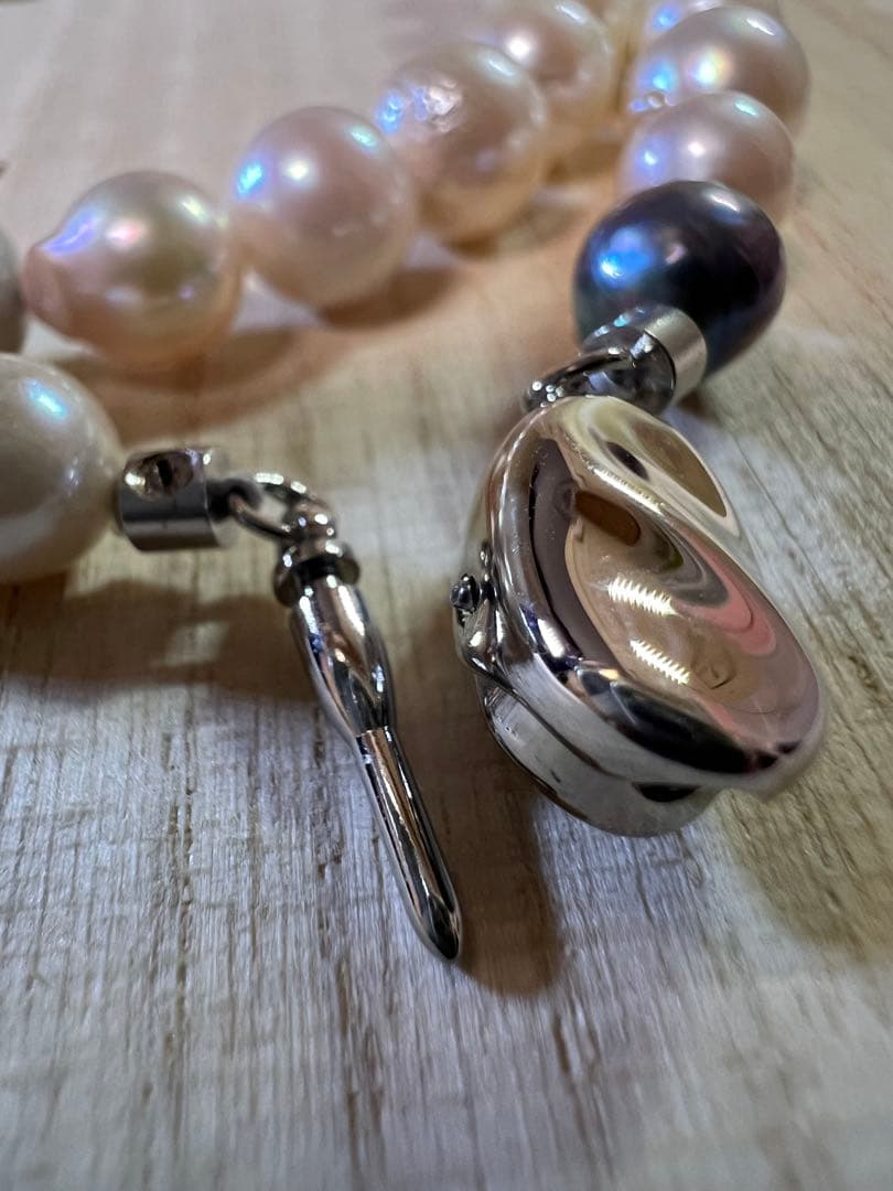 Baroque 80cm necklace with 6.5-8.5mm Akoya and black pearls weighing 67.25g