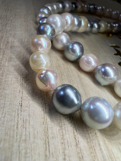 Baroque 80cm necklace with 6.5-8.5mm Akoya and black pearls weighing 67.25g