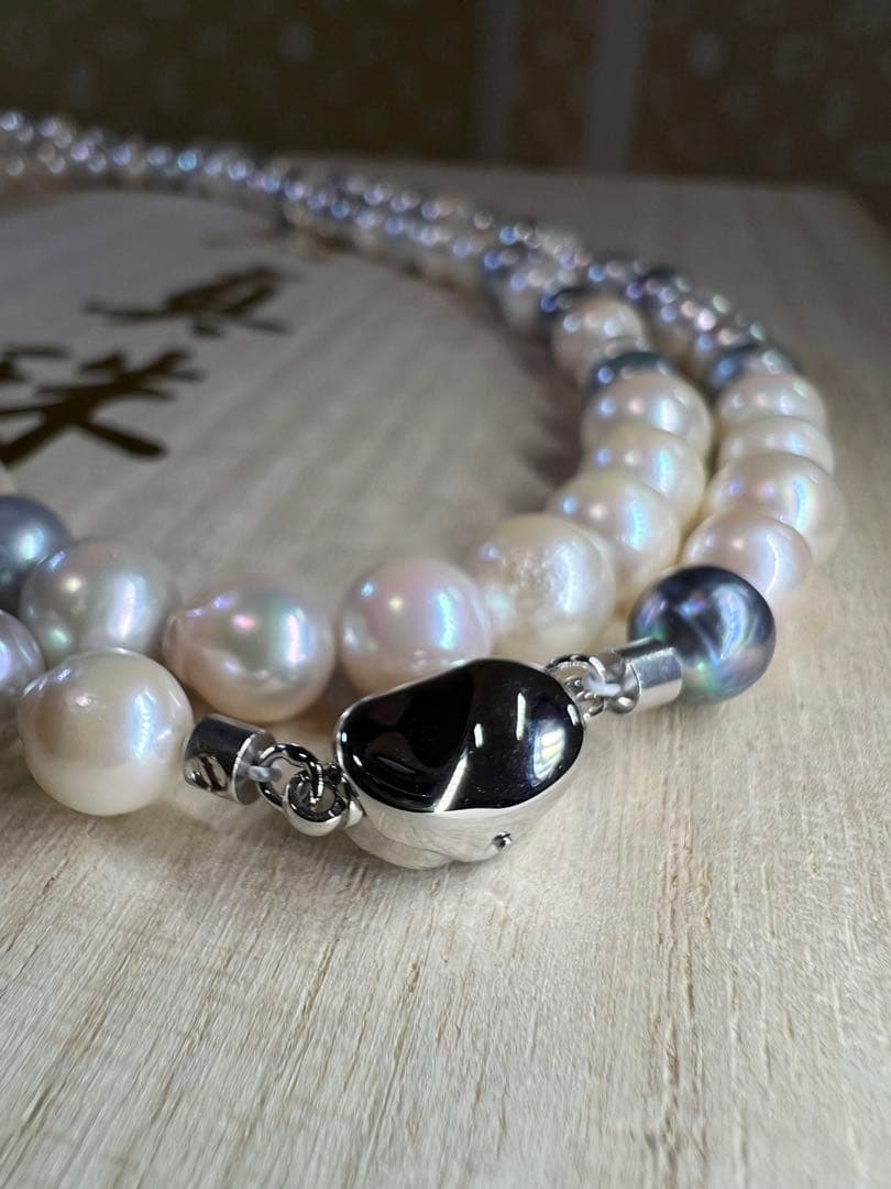 Baroque 80cm necklace with 6.5-8.5mm Akoya and black pearls weighing 67.25g