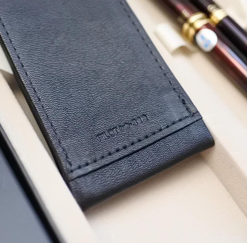 Pilot Old Cavalier fountain pen and oil-based ballpoint pen set with leather case and S.I initials