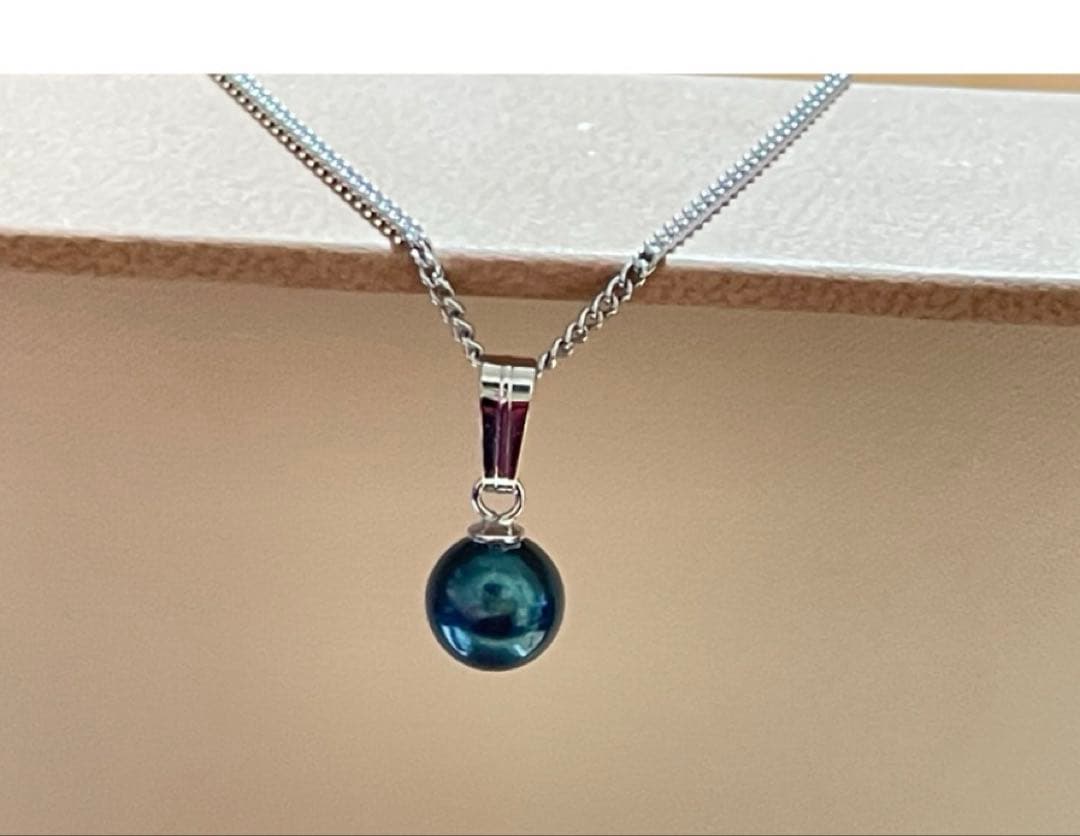 Simple modern black pearl pendant and necklace set with 6 mm pearl and 42 cm chain