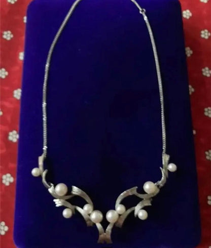 TASAKI Kuro Akoya Pearl Platinum Necklace with 26 cm adjustable platinum chain and white pearls
