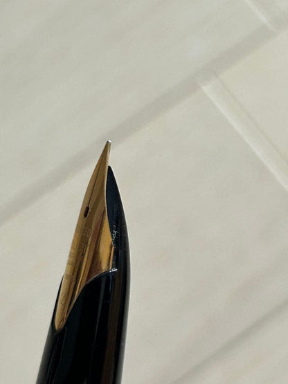 Pilot Fountain Pen Model T1070 made of 18 karat gold, unused with minor fine wear marks