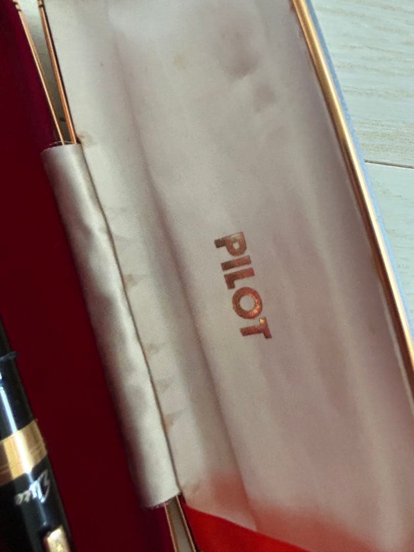 Pilot Fountain Pen Model T1070 made of 18 karat gold, unused with minor fine wear marks