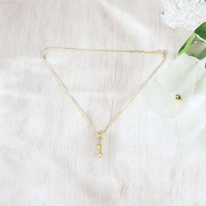 Tasaki Pearl SV Chain Freshwater Pearl Pendant necklace with silver chain and white pearls