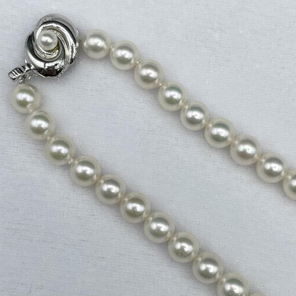 Akoya Pearl Hanadama necklace with white pearls sized 7-7.5mm and silver clasp