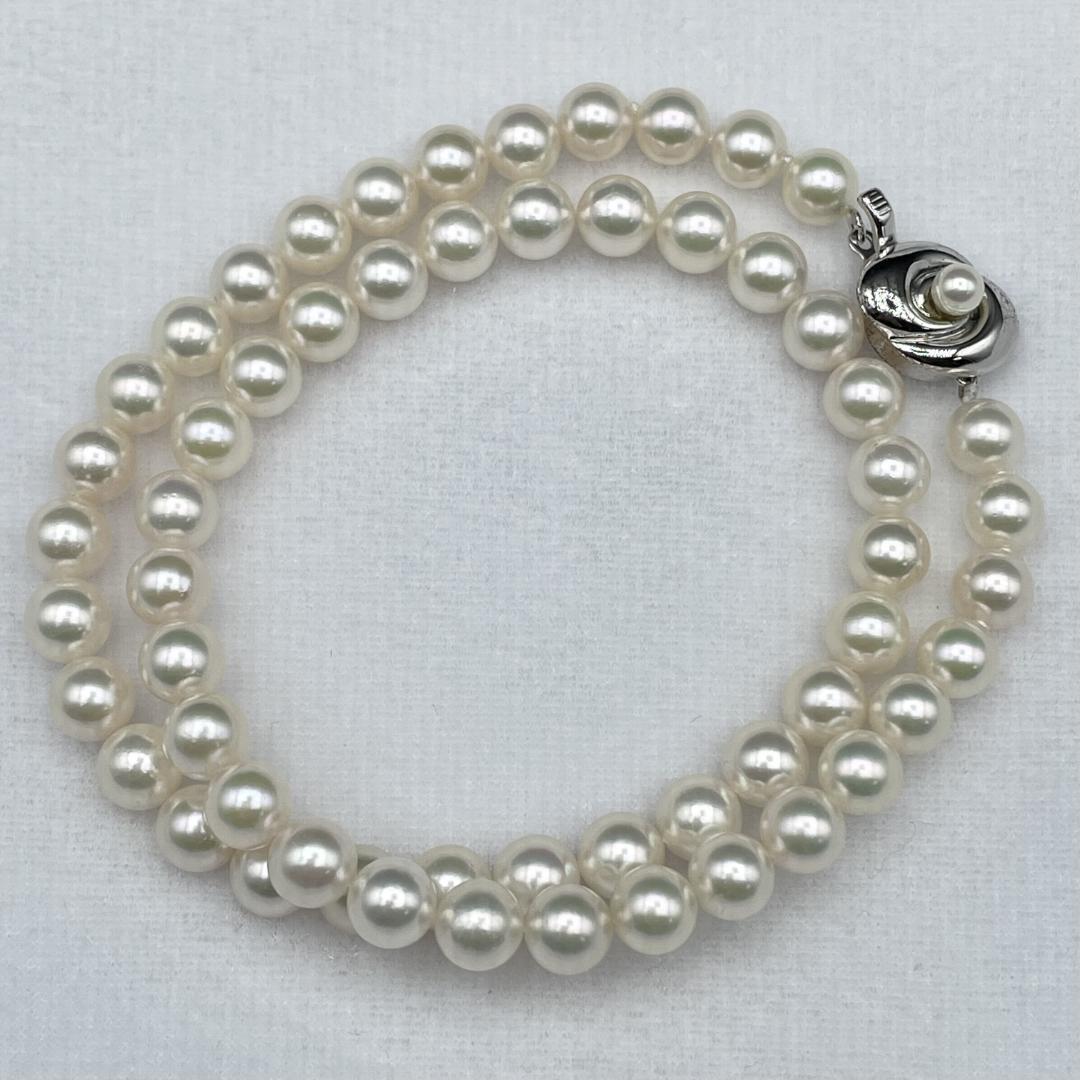 Akoya Pearl Hanadama necklace with white pearls sized 7-7.5mm and silver clasp