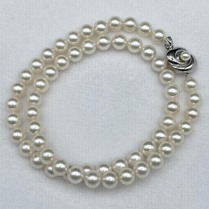 Akoya Pearl Hanadama necklace with white pearls sized 7-7.5mm and silver clasp
