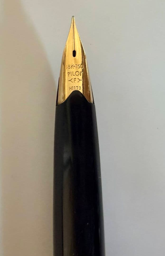 PILOT Elite fountain pen with 18K gold fine nib in black and gold finish