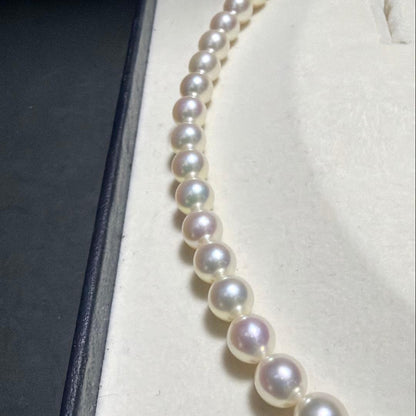 K18 Mikimoto Akoya Pearl Necklace 7.5 with bright luster in marked boxed packaging, 43 cm length