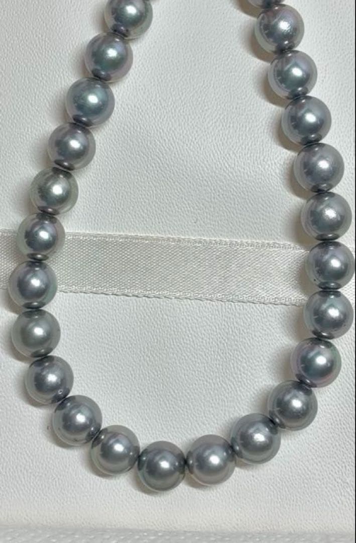 Akoya pearl necklace with 7.0-7.5mm pearls and 42cm length shown on white background