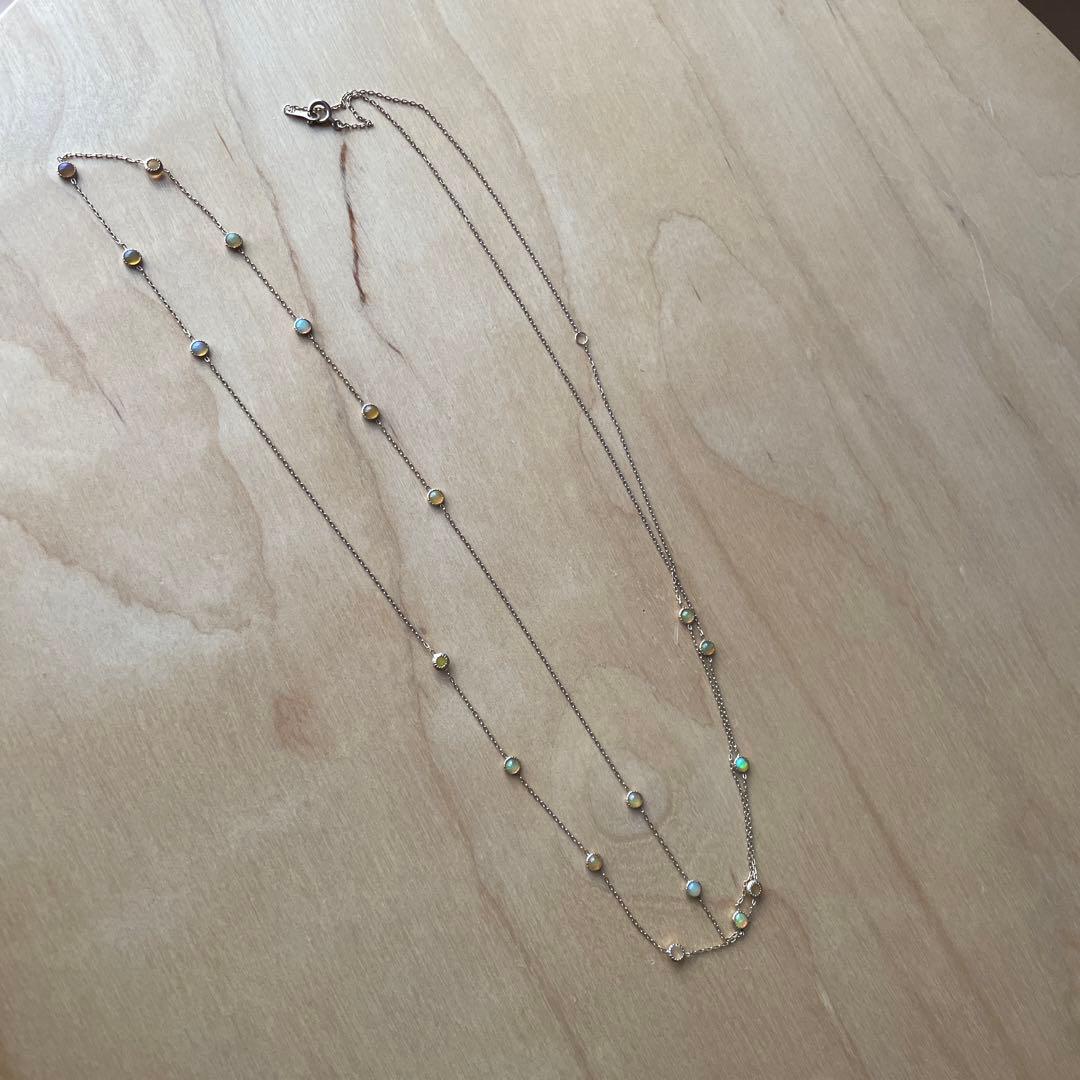 Agate Rare Dreamy long necklace with 19 opals on 10 carat gold adjustable chain
