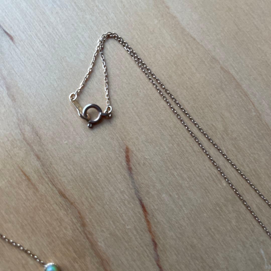 Agate Rare Dreamy long necklace with 19 opals on 10 carat gold adjustable chain