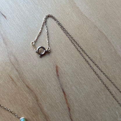 Agate Rare Dreamy long necklace with 19 opals on 10 carat gold adjustable chain