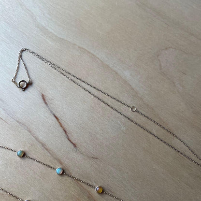 Agate Rare Dreamy long necklace with 19 opals on 10 carat gold adjustable chain