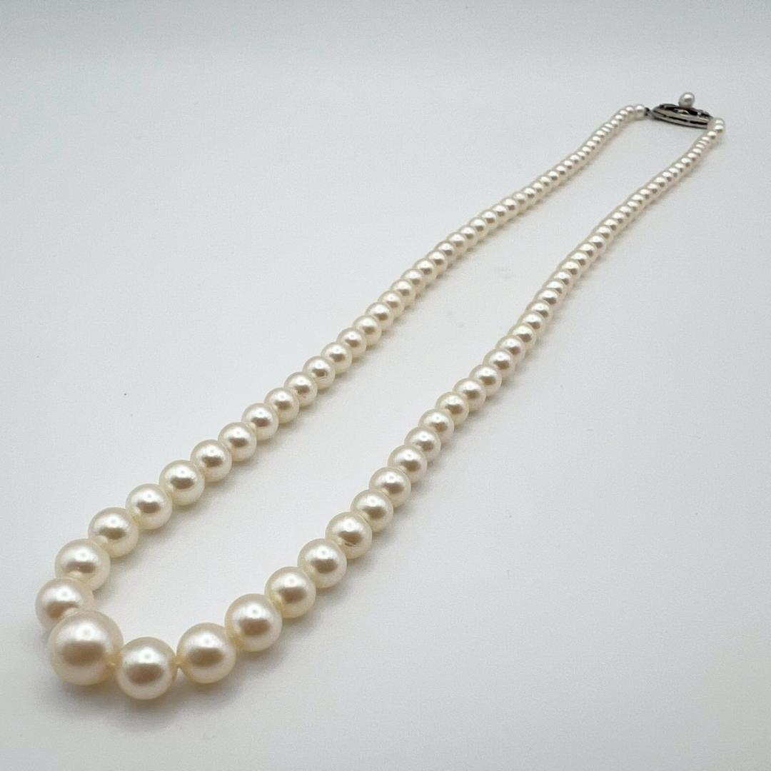 MIKIMOTO pearl necklace with white 7mm pearls and silver fittings, classic design, used condition