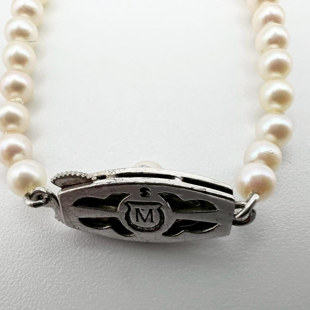 MIKIMOTO pearl necklace with white 7mm pearls and silver fittings, classic design, used condition