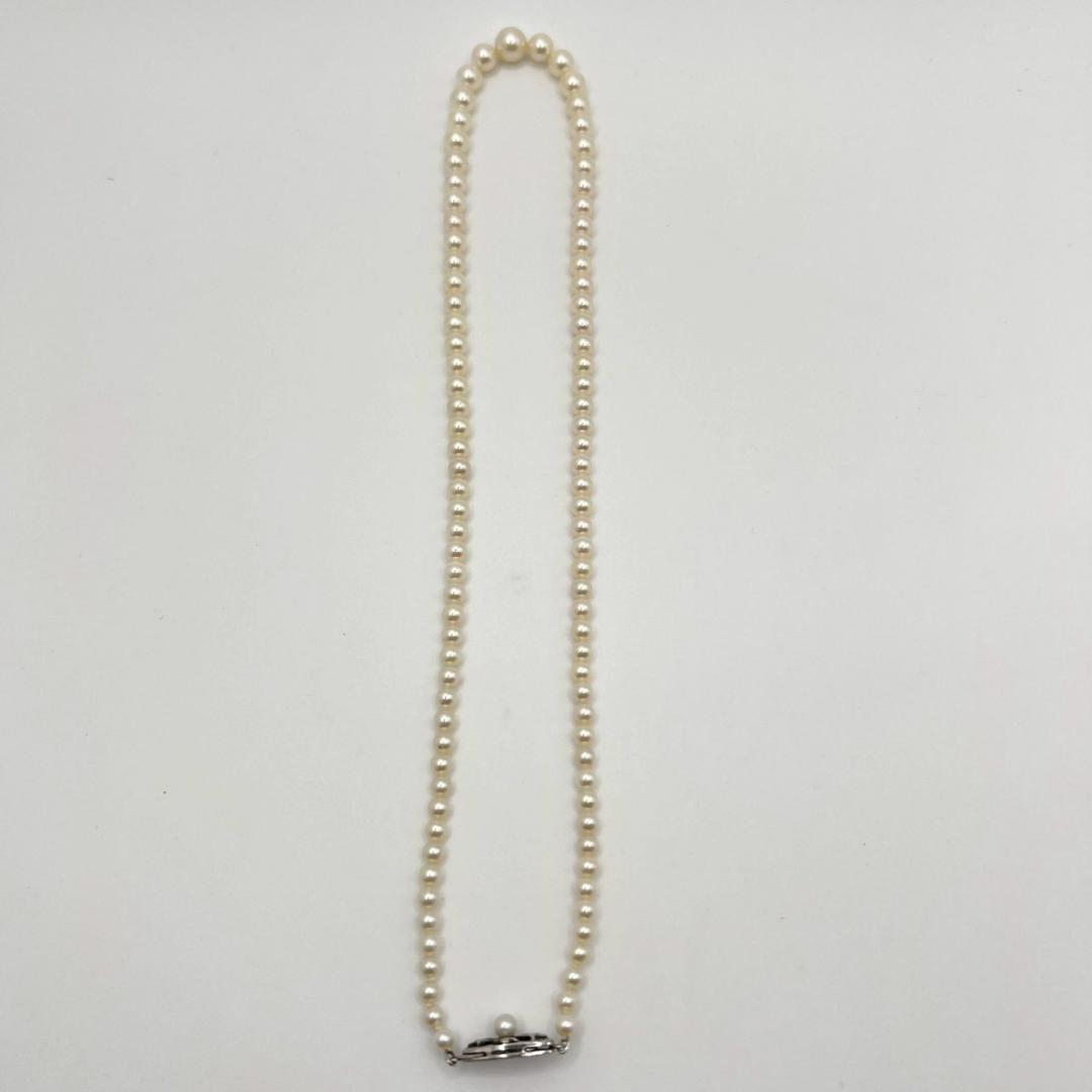 MIKIMOTO pearl necklace with white 7mm pearls and silver fittings, classic design, used condition