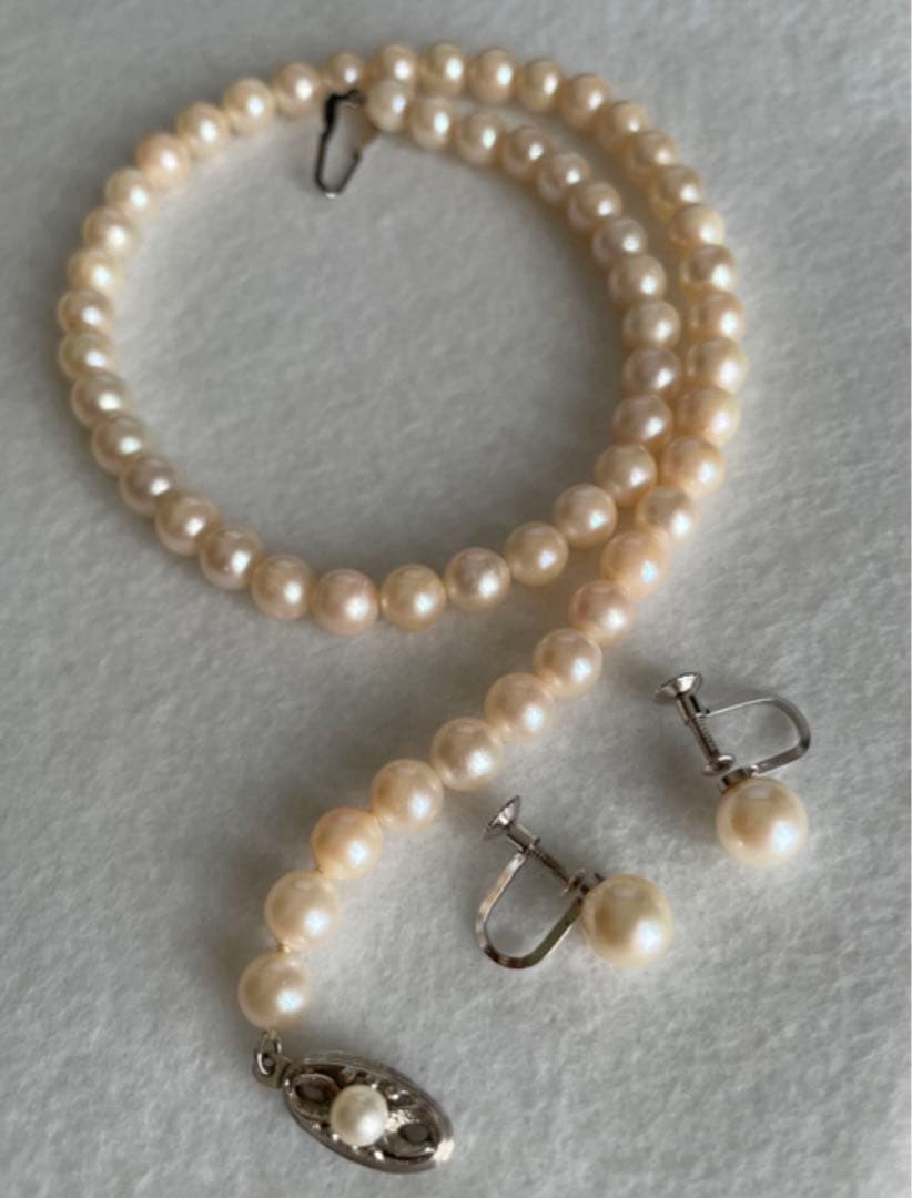 Vitamin Tiger's Eye 7mm bead necklace 40cm and matching silver earrings with slight yellow tone