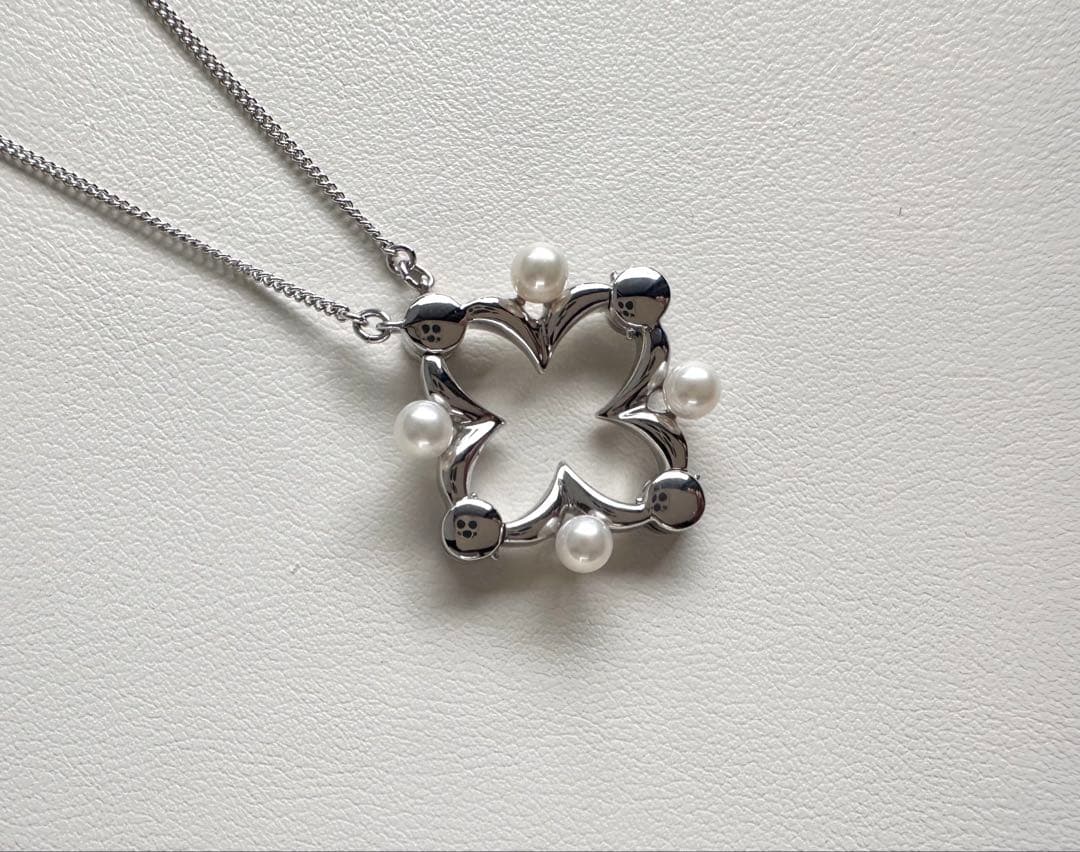 TASAKI Akoya baby pearl necklace with silver clover motif pendant and adjustable chain