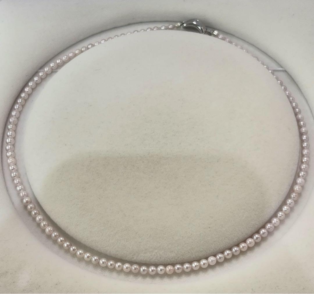 Akoya pearl necklace with 3.5-4mm pearls, 43cm length, stamped 925, displayed on white background